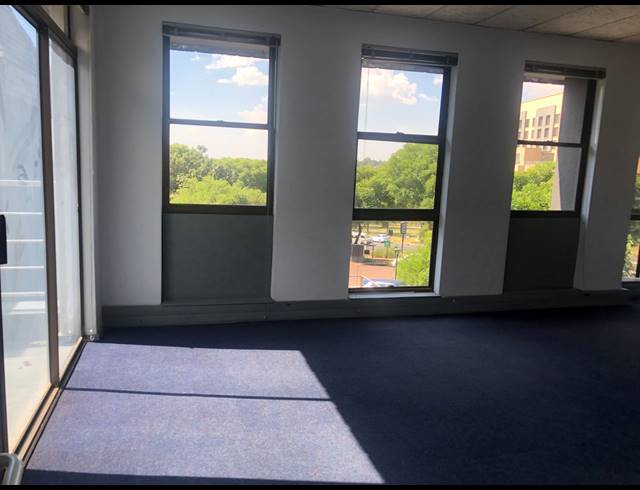 186M² OFFICE TO LET IN HYDE PARK